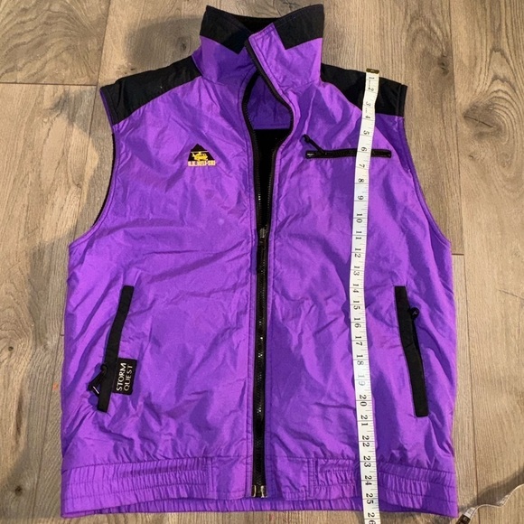 Early 90’s ski vest in purple/black. Medium(?) vintage - Picture 3 of 7